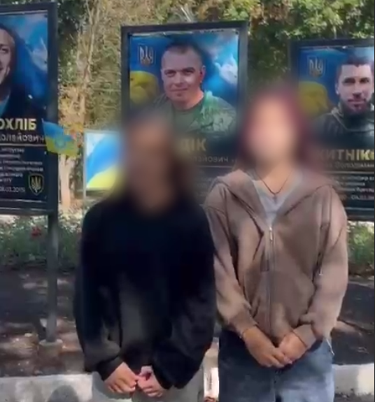 На Алеї Слави в Лозовій дві школярки танцювали під російську пісню — батьків притягнули до відповідальності