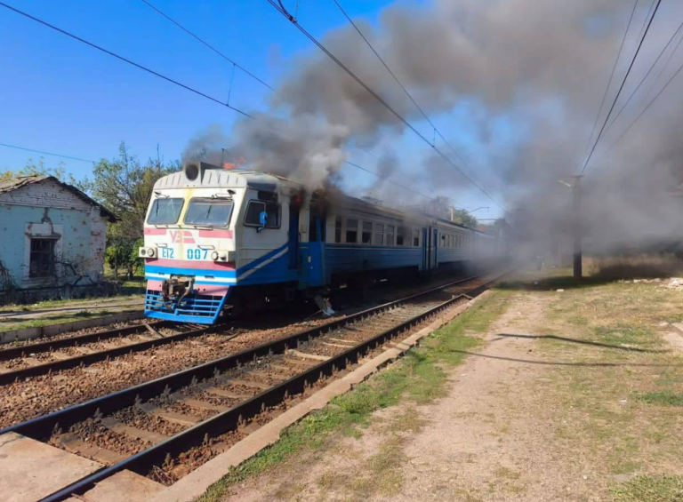 На Харківщині російський удар по поїзду призвів до загибелі чоловіка