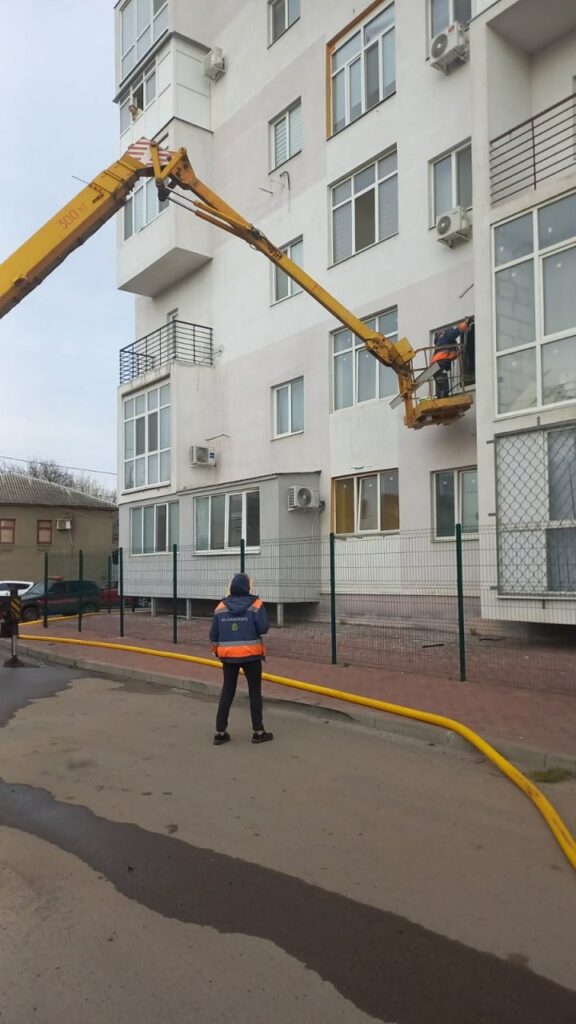 Гуманітарна допомога та робота адміністрації на місці