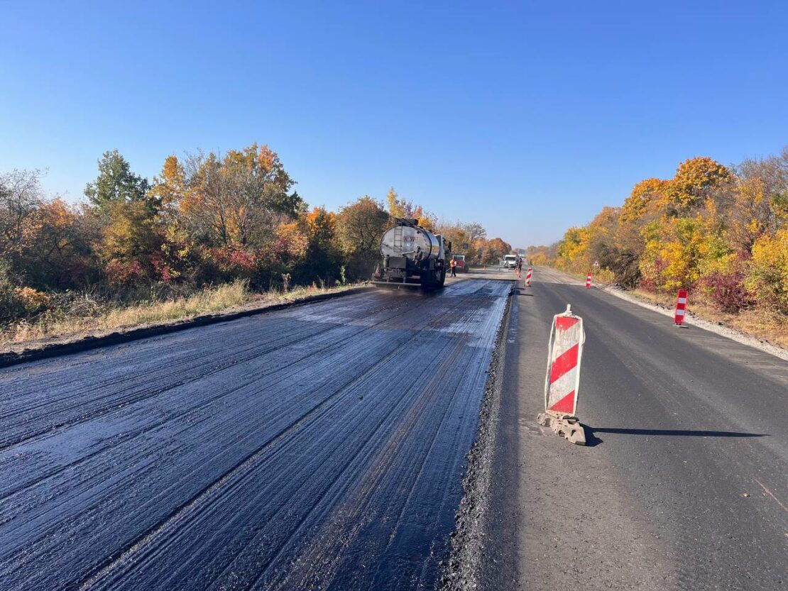 Оновлення дорожньої основи на трасі М-03