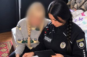 Чоловік із Харкова принижував свою маму й лякав її побиттям
