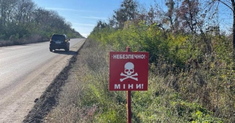 Евакуація на Харківщині: поліцейські постраждали через підрив на міні