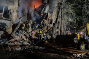 Фото: Масований обстріл Холодногірського району Харкова «бандеролями» — четверо загиблих, 15 поранених