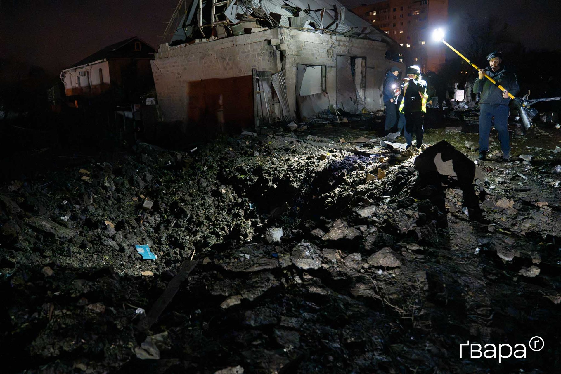 Фотофіксація: російські війська завдали удару по Новобаварському району Харкова — двоє людей загинули, четверо отримали поранення