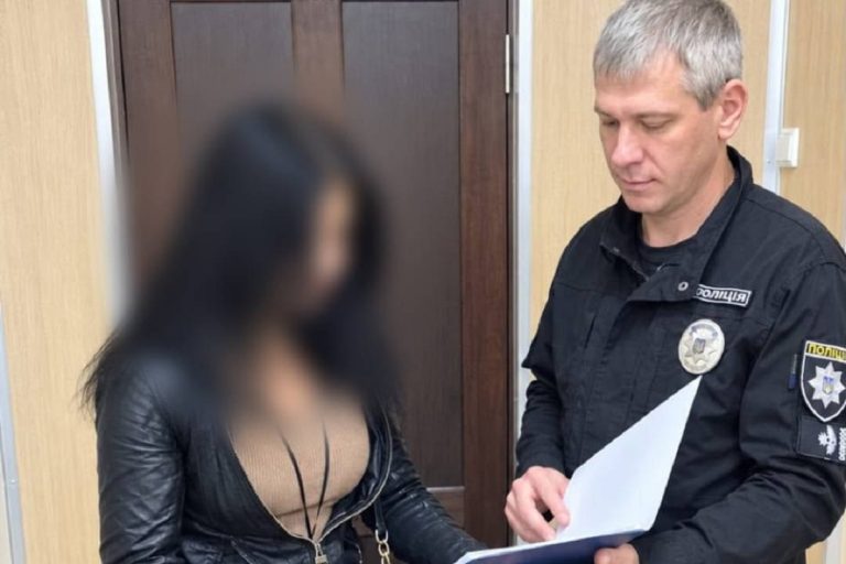 Мати з Харкова жорстоко ставилася до свого сина з інвалідністю