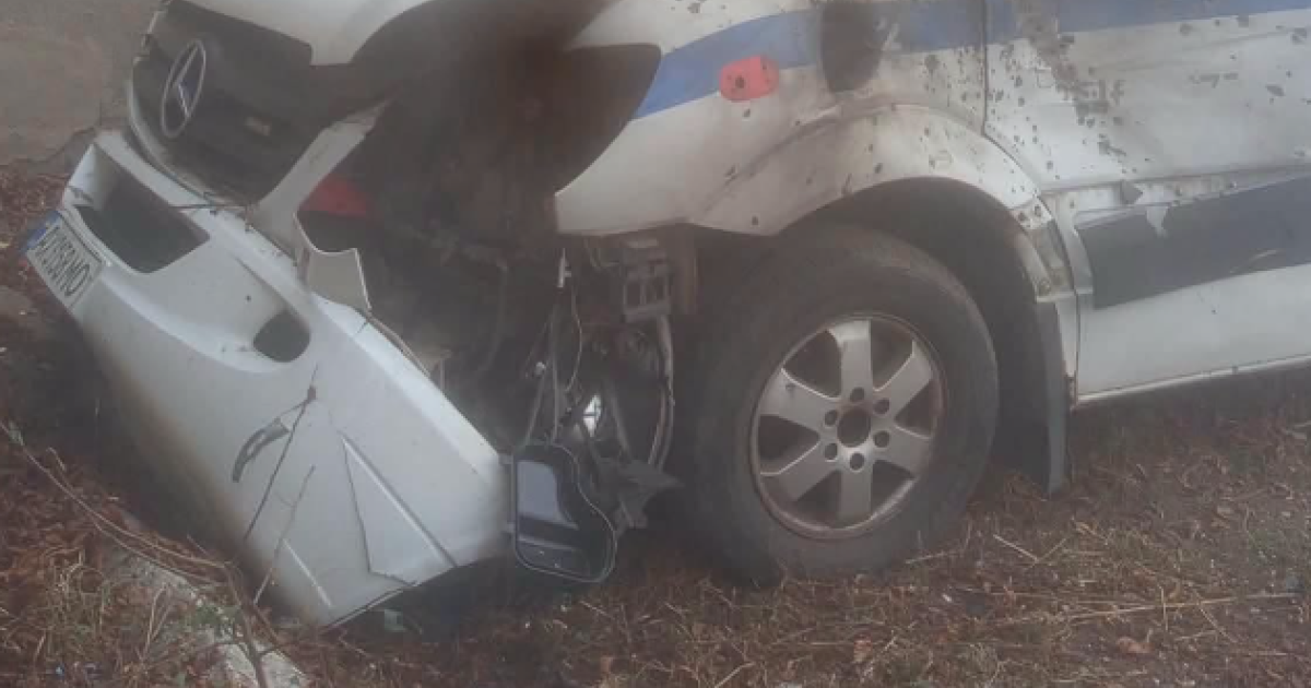 На Харківщині російський безпілотник обстріляв автомобіль швидкої допомоги