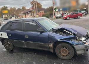 На околицях Харкова легковик врізався в фуру — в аварії загинули люди