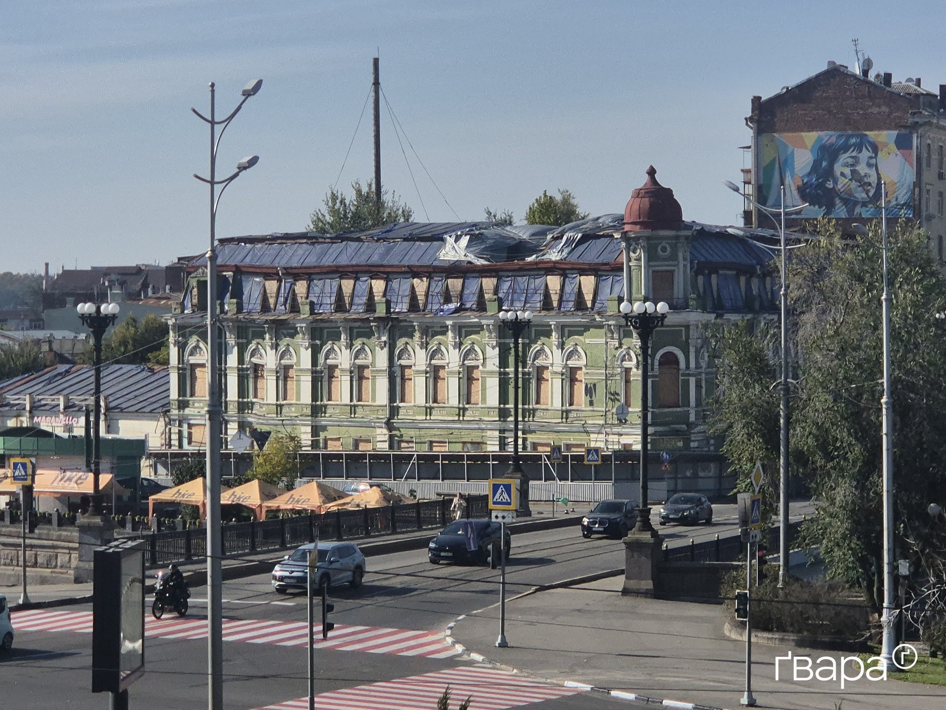 На покрівлі «зеленого будинку» в Харкові знову виявили розірване захисне накриття