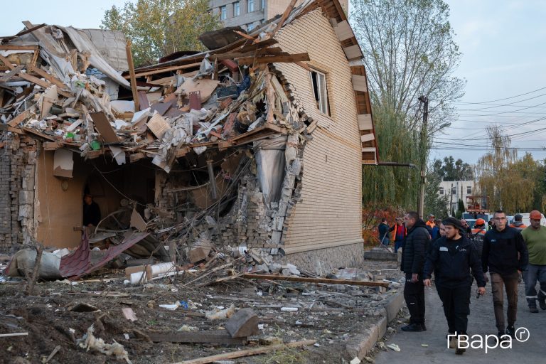 Окупанти влаштували залповий обстріл Новобаварського району Харкова реактивними системами — дев’ятеро поранених (фото)