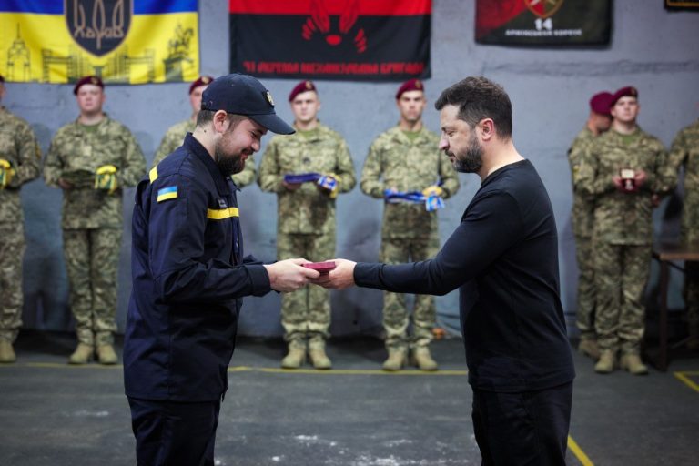 Президент відзначив харківського рятувальника орденом «За мужність»
