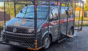 Російський дрон влучив в евакуаційний автомобіль ДСНС на Харківщині