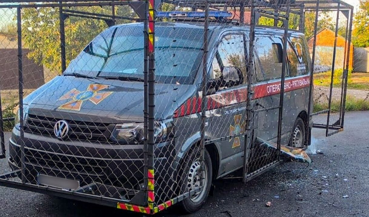 Російський дрон влучив в евакуаційний автомобіль ДСНС на Харківщині