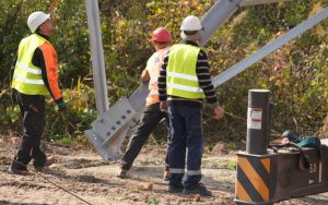 У Харківській області проводять оновлення двох надземних електропроводів