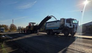 У Харківській області відновлюють відрізок дороги М-03 біля Валків
