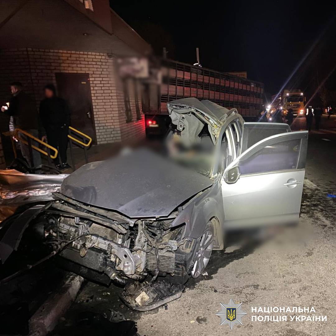 У Харківській області внаслідок дорожньої аварії померли дві особи