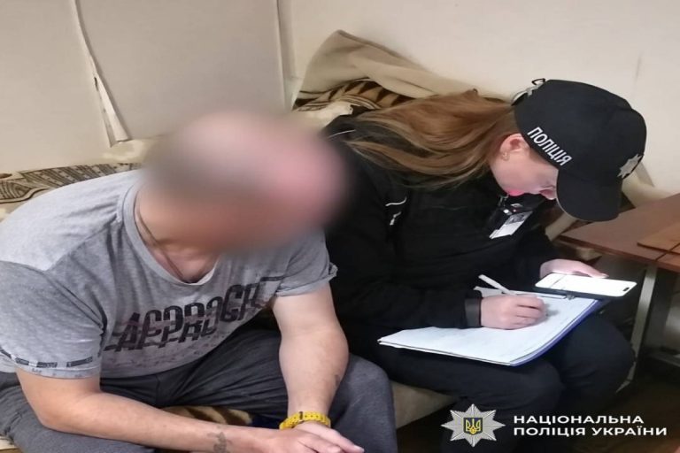 У Харкові чоловік залякував дружину погрозами розправи