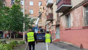 У Харкові комунальні служби вже дві доби ліквідовують наслідки ударів — повідомляє «Інфосіті»
