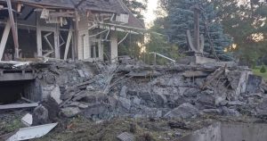 У Харкові обстріл знищив приватні будинки, одна жінка загинула