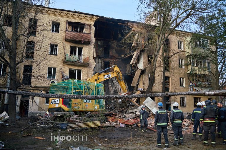 У Харкові продовжують розбирати завали після обстрілу 12 жовтня