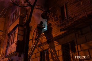 У Харкові рятувальник, поранений під час розбору завалів, перебуває у важкому стані