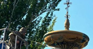 У Харкові відновлюють фонтан у місцевому сквері