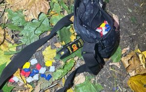 У Харкові взяли під варту особу чоловічої статі, при якій виявили 80 пакунків заборонених речовин