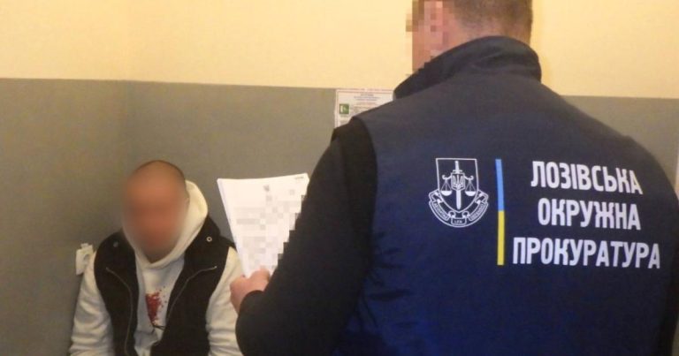 У Лозовій чоловік пообіцяв за 18 тисяч доларів вивезти військовослужбовця за кордон