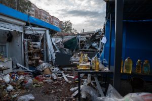У Лозовій у лікарні померла жінка, поранена під час атаки на місцевий ринок