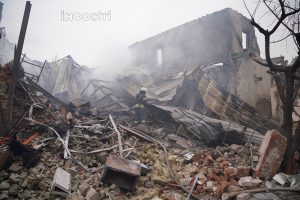 Уночі по Харкову вдарили: в Основ’янському районі знищено житлові споруди і розгорілося велике загоряння