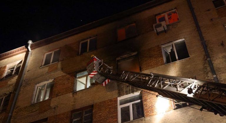 В індустріальній частині Харкова під час сильного загоряння у висотному житловому будинку померла одна особа