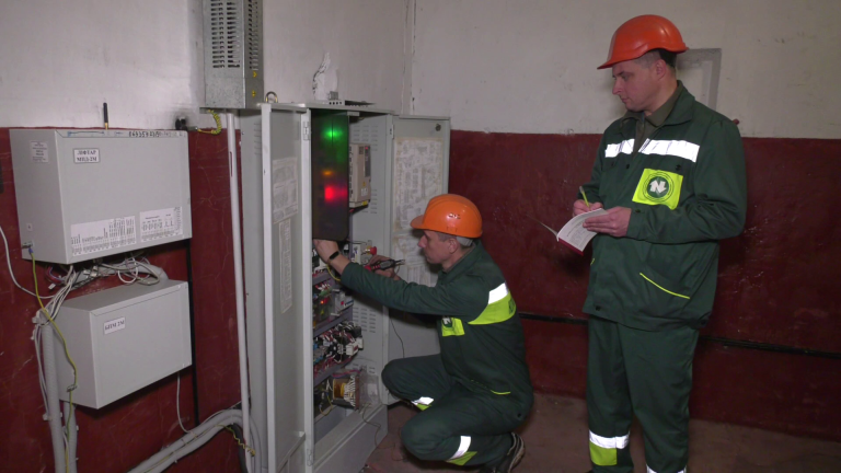 Висотні житлові будинки Харкова обстежують на предмет справності підйомних пристроїв, щоб уникнути простоїв і поломок
