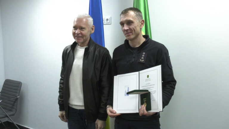 За порятунок постраждалих під ворожим вогнем у Харкові відзначили співробітників аварійних формувань