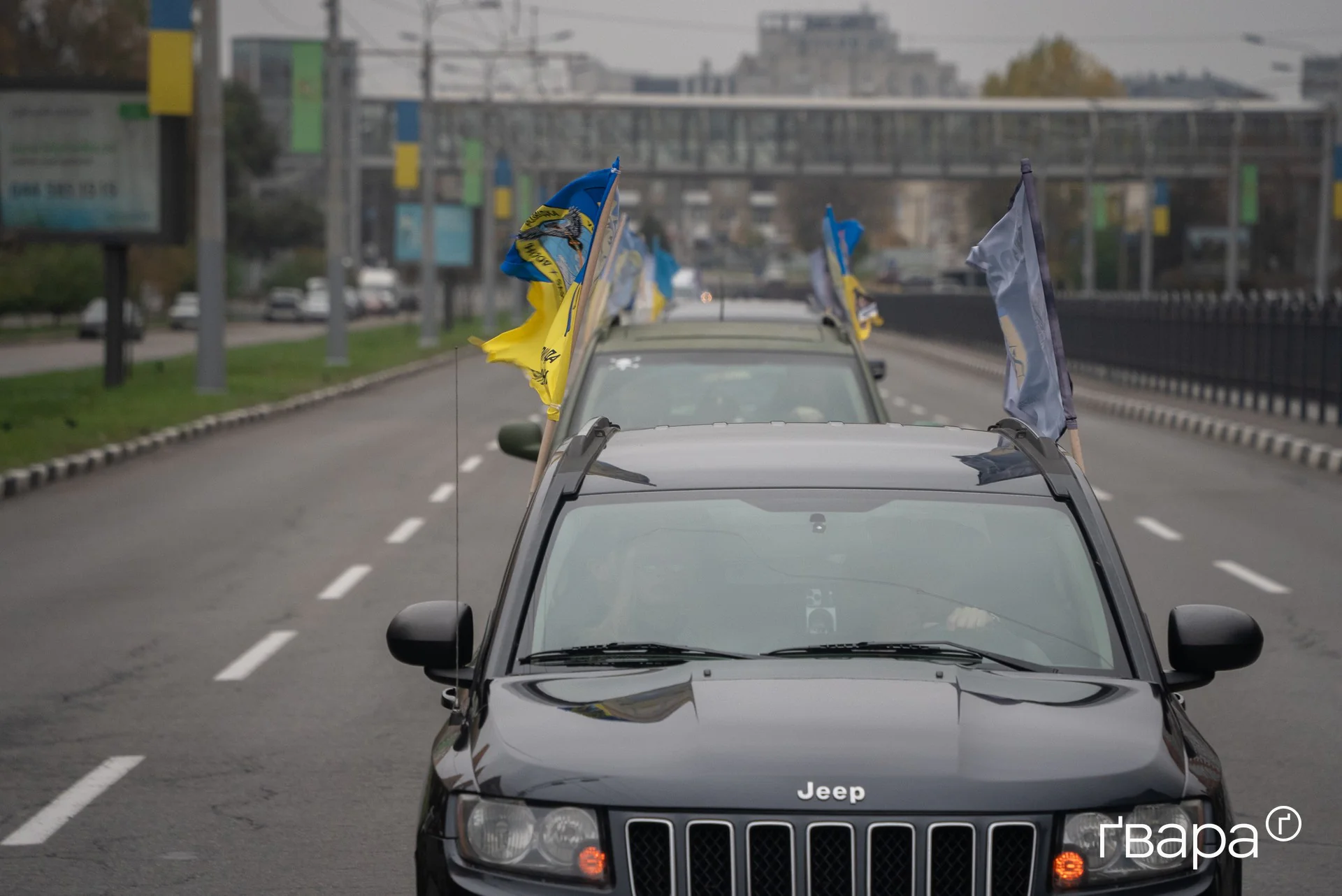 зображення до посту: У Харкові провели автопробіг на честь сімох загиблих бійців 113-ї бригади ТрО — фото