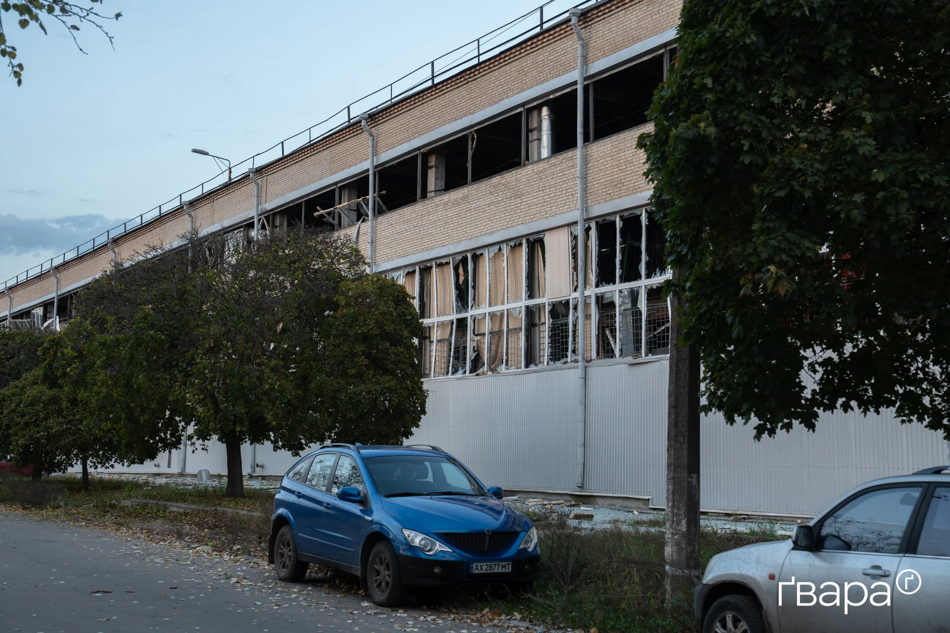 Наслідки обстрілу Новобаварського району Харкова
