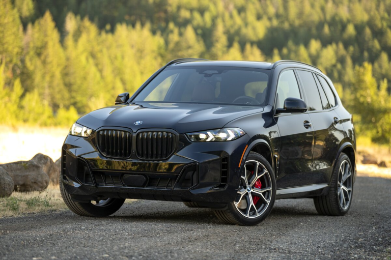 На аукціонах США знову більше BMW X5 з легкими пошкодженнями